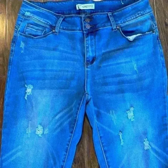 Sandpiper PushUp Jean Capris - Picture 2 of 9